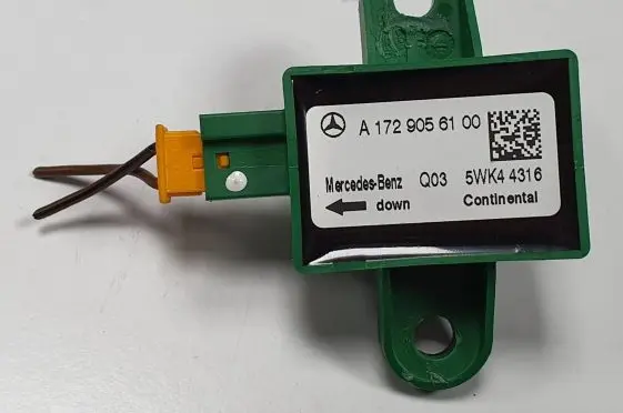 Mercedes-Benz C W204 Airbag deployment crash/impact sensor A1729056100