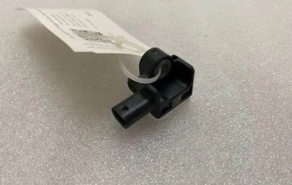 Mercedes-Benz GL X166 Airbag deployment crash/impact sensor A1668210151