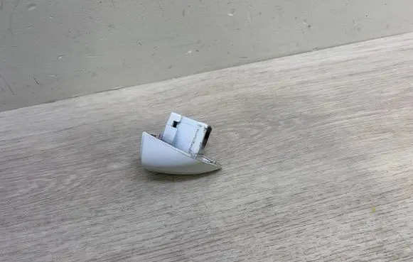 Volkswagen Touareg II Front door handle cover 7P6839168A