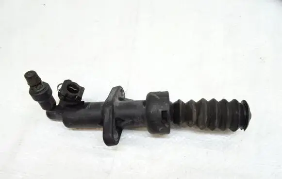 Clutch slave cylinder