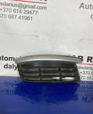 Volkswagen Jetta V Front bumper lower grill 1K0853666J