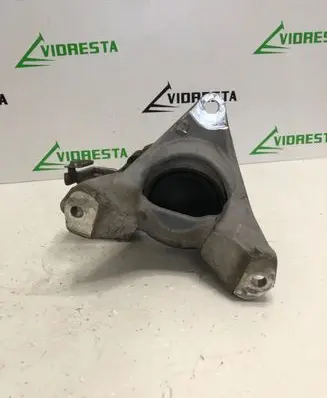 Honda CR-V Engine mount bracket