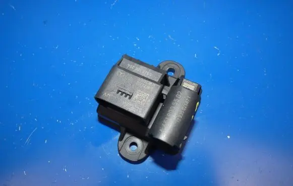 Mercedes-Benz A W176 Glow plug pre-heat relay A6519005502 12335025871