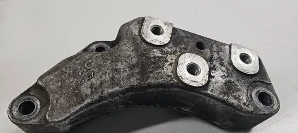 Volkswagen PASSAT B6 Engine mounting bracket 1K0199117