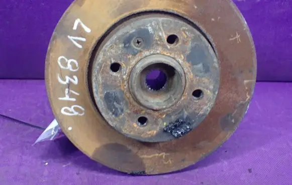 Volkswagen Golf III Front wheel hub spindle knuckle