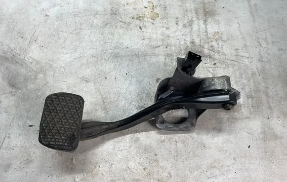 Mercedes-Benz E W211 Brake pedal A2112900119