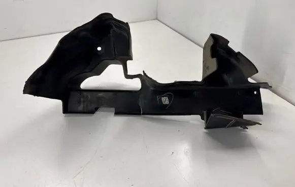 Ford Mustang VI Intercooler air guide/duct channel FR3B8103CH
