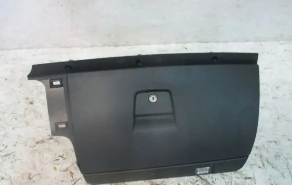 Volvo V50 Glove box