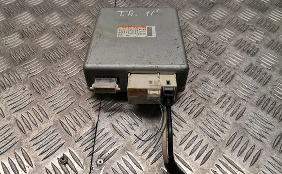Toyota Avensis T270 Power steering control unit/module 8965005071
