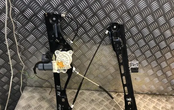 Mercedes-Benz E W211 Front door electric window regulator 2117200146
