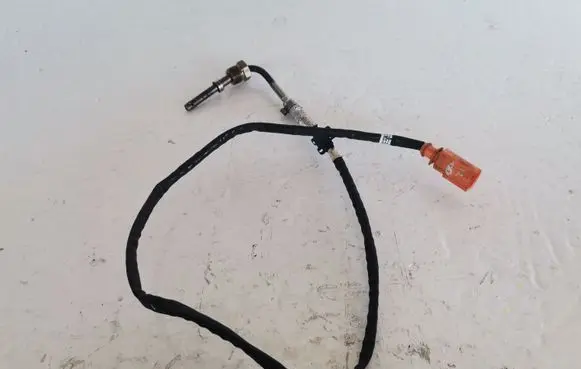 Volkswagen PASSAT B7 Exhaust gas temperature sensor 03L906088EE
