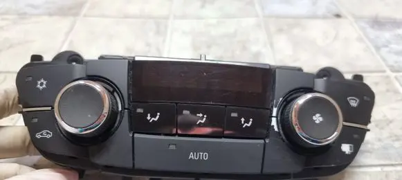 Opel Insignia A Climate control unit 13273095 0912220085C