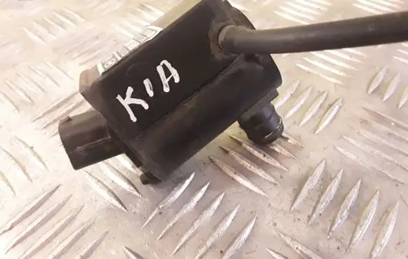 KIA Carens II Windscreen/windshield washer pump 985103E000