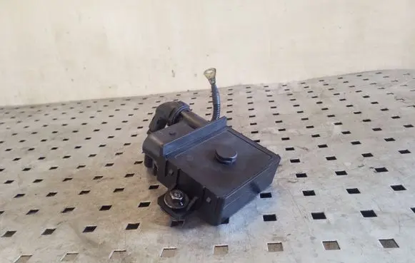BMW X3 E83 Glow plug pre-heat relay 779800003 0522120102