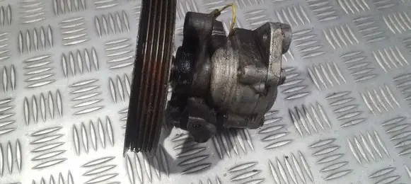 Mitsubishi Carisma Power steering pump