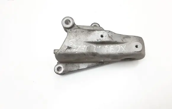 Volvo XC90 Engine mounting bracket 30680588