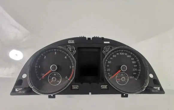 Volkswagen PASSAT B7 Speedometer (instrument cluster) 3AA920880R