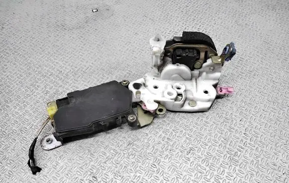Subaru Forester SF Front door lock
