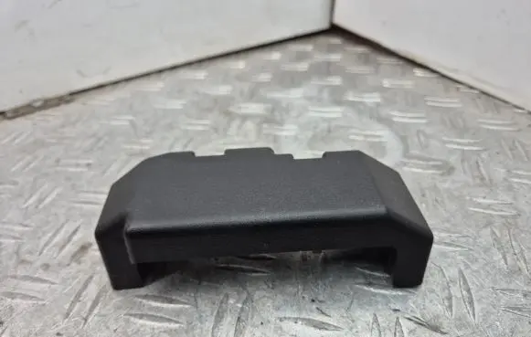 Opel Astra J Fuse box cover 13302322