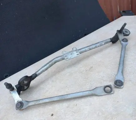 Front wiper linkage