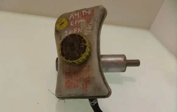 Audi A4 S4 B6 8E 8H Master brake cylinder 320670094