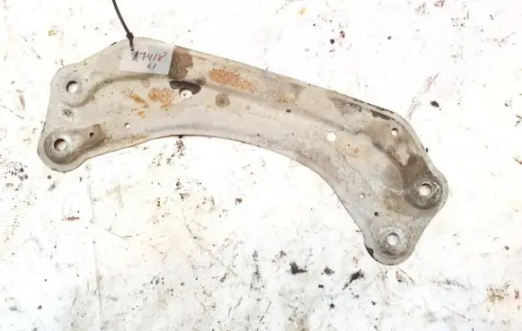 Volvo S60 Engine mounting bracket
