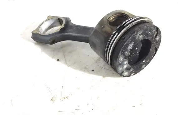 Mercedes-Benz Sprinter W906 Piston with connecting rod 611