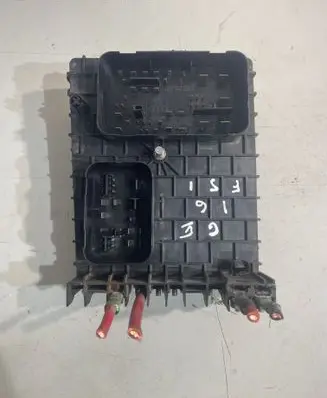 Volkswagen Golf V Fuse module 1K0937124H 015345021