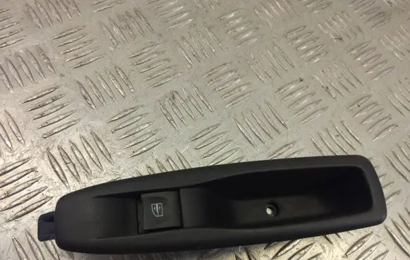 Renault Captur Electric window control switch 829614619R