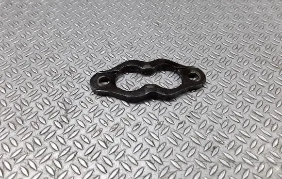 Volkswagen Touareg I Fuel Injector clamp holder
