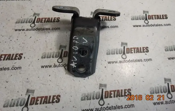 Toyota Avensis T270 Front door upper hinge