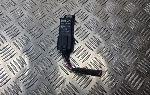 Skoda Octavia Mk2 (1Z) Glow plug pre-heat relay 038907281D