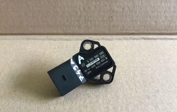 Volkswagen New Beetle Air pressure sensor 0281002399 038906051B
