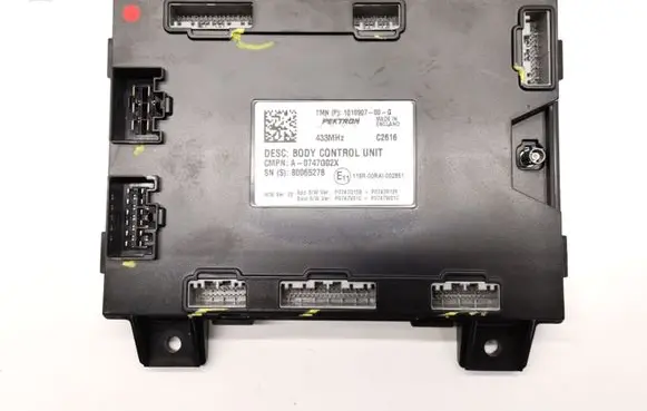 Tesla Model S Comfort/convenience module 1010907-00-G