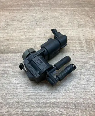 Volkswagen Golf IV Turbo solenoid valve 1J0906283C 1J0973722