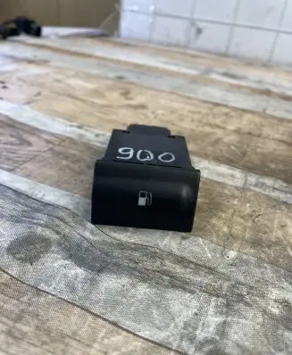 Skoda Octavia Mk1 (1U) Fuel tank opening switch 