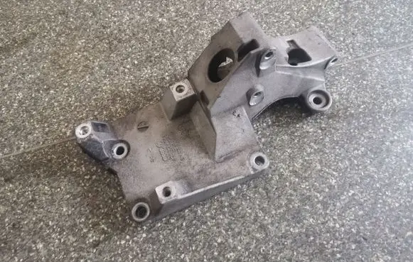 Skoda Fabia Mk2 (5J) Generator/alternator bracket 038903143AG
