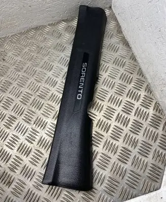 KIA Sorento Front sill trim cover 858732P300