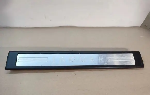 Jaguar XF X250 Front sill trim cover 8X2313200AF