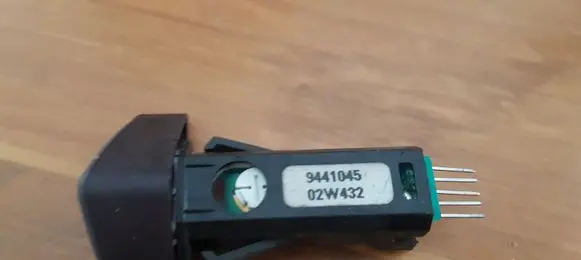 Volvo S60 Hazard light switch 9441045 02W432