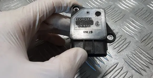 Toyota Corolla E120 E130 Mass air flow meter 2220422010 1974002030