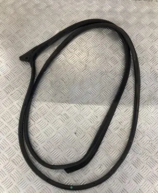 Suzuki SX4 S-Cross Front door rubber seal PK13008