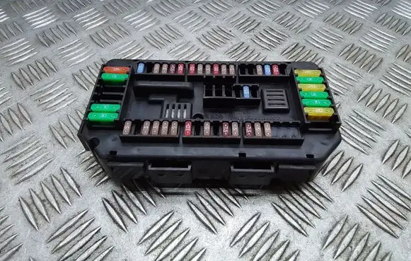 BMW 1 F20 F21 Fuse module 9389068 938906801 61149389068