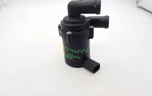 Volkswagen Touareg I Water pump 7L0965561K