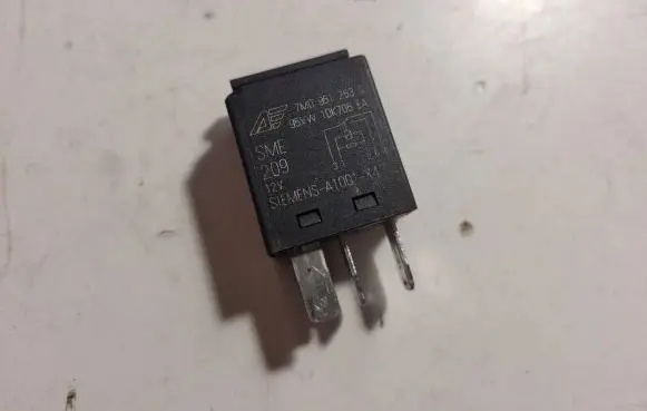 Volkswagen Touran I Other relay 7M0951253C 95VW10K705EA
