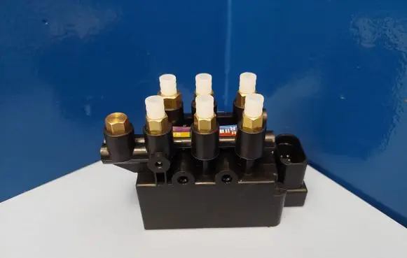 BMW 7 G11 G12 Air suspension valve block 4725530100 37206861882 37206886722