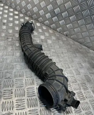 Volkswagen Multivan T5 Turbo air intake inlet pipe/hose 7E0129615D