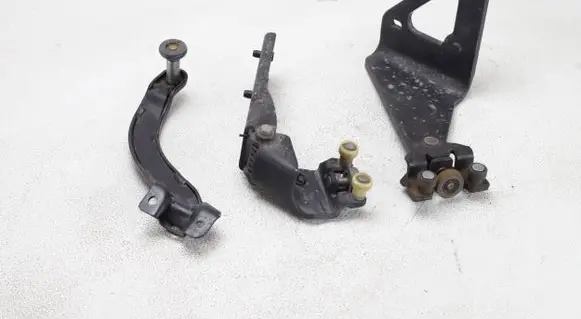 Opel Vivaro Rear door hinge set 93451800 93451714 65714