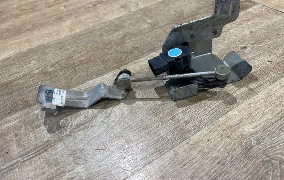 Ford Kuga II Headlight/headlamp level sensor CV6113D036AA GMG5A
