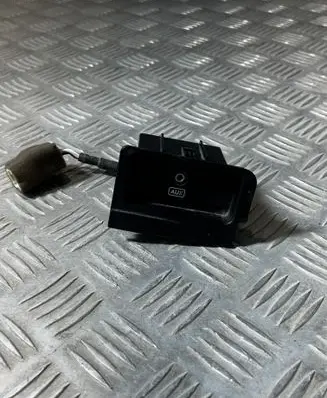 Subaru Forester SG AUX in-socket connector 86257SA010